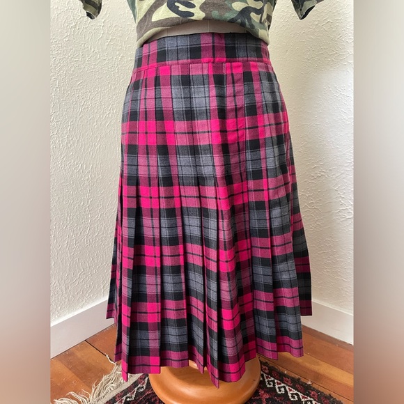 Vintage Plaid  Pleated Skirt - Picture 2 of 3